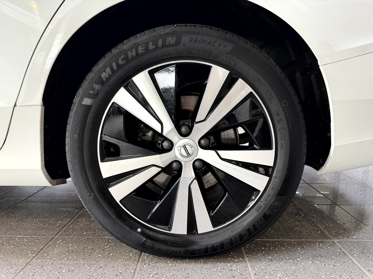 Volvo V60 B4 D Momentum Pro LED Navi R.Cam 