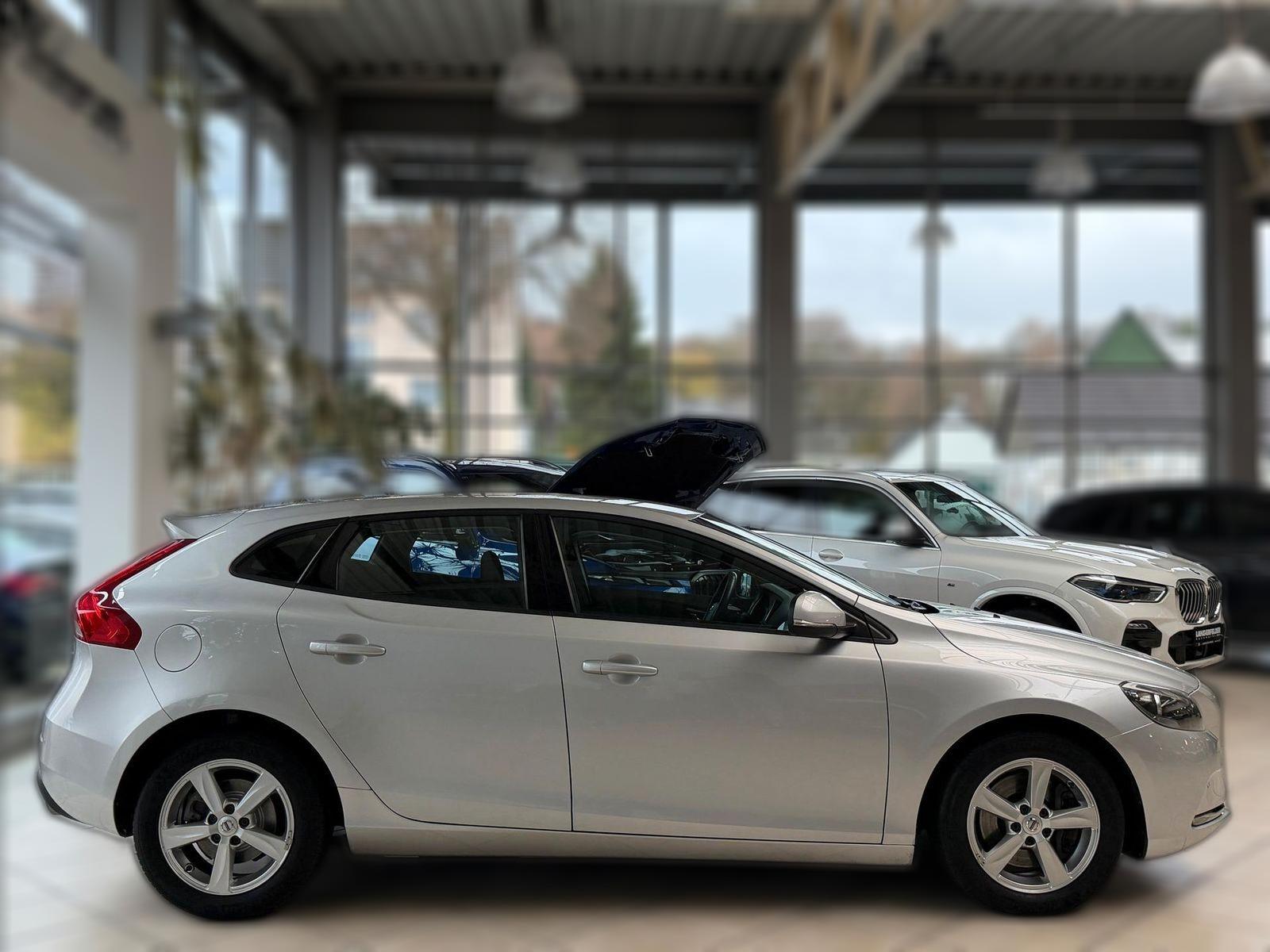 Volvo V40 D3 Kinetic*SHZ*AHK*NAVi*TPM*MFL*LMF*