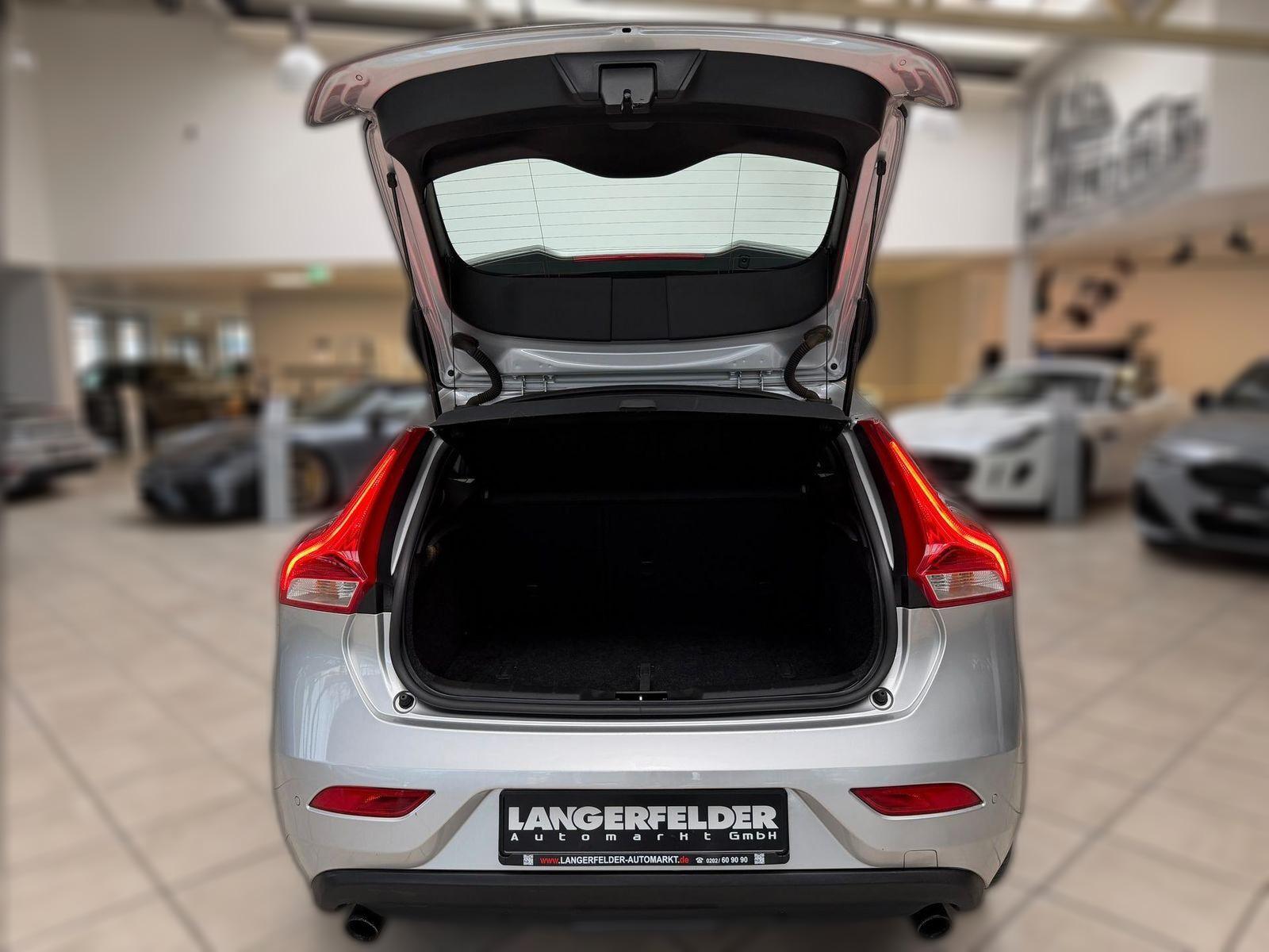 Volvo V40 D3 Kinetic*SHZ*AHK*NAVi*TPM*MFL*LMF*