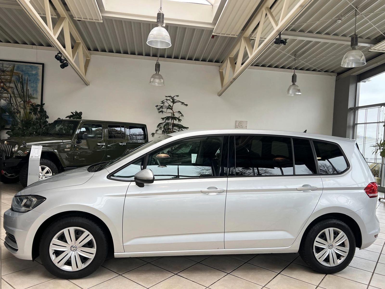 Volkswagen Touran 1.6 TDI AUTOMATIK|SCHECKHEFT|EINPARKHILFE