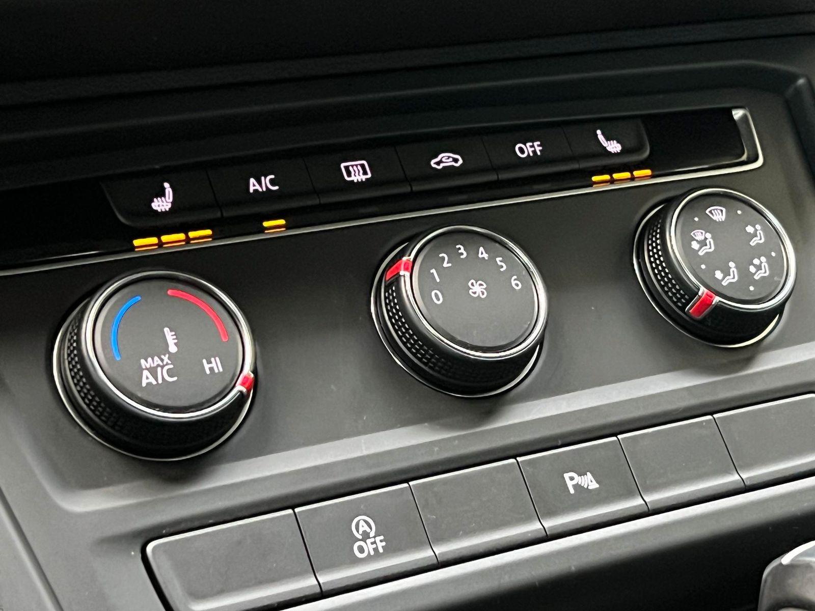 Volkswagen Touran 1.6 TDI AUTOMATIK|SCHECKHEFT|EINPARKHILFE