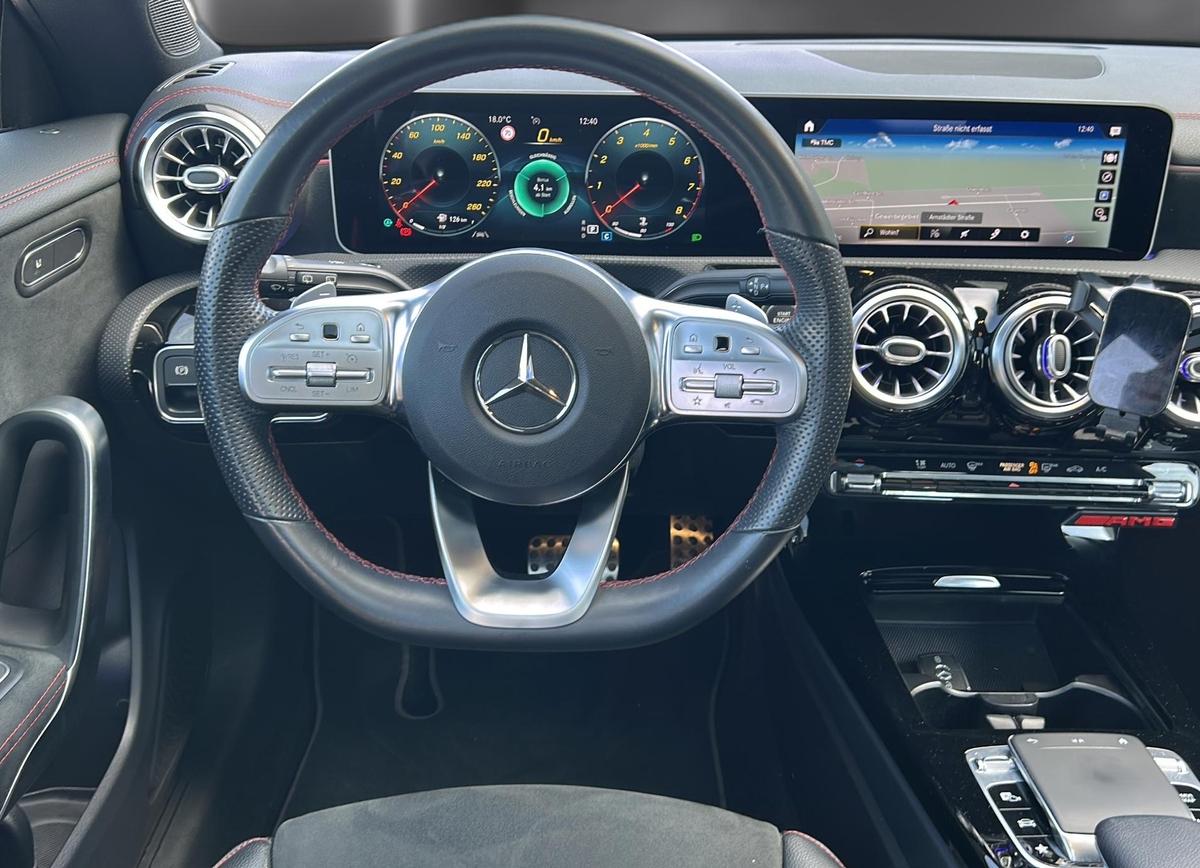 Mercedes-Benz CLA 220 Shooting Brake  AMG Line *LED*NAVI*SHZ*RFK
