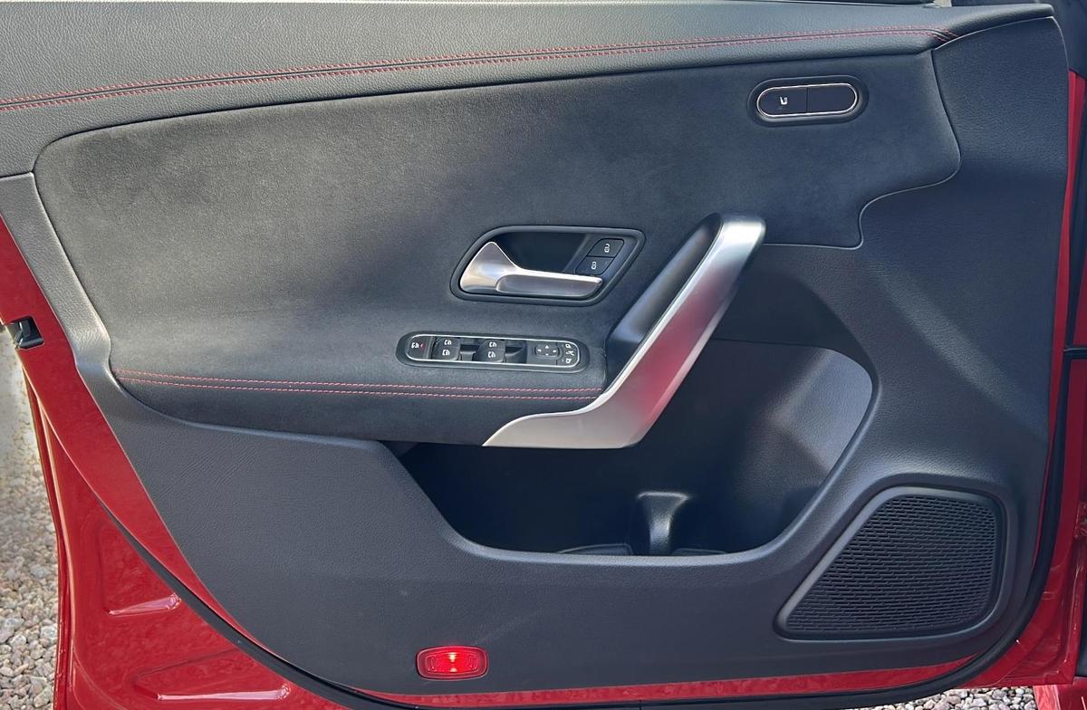 Mercedes-Benz CLA 220 Shooting Brake  AMG Line *LED*NAVI*SHZ*RFK