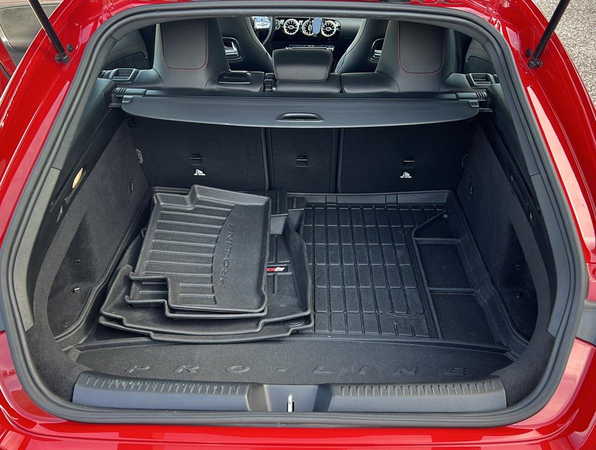 Mercedes-Benz CLA 220 Shooting Brake  AMG Line *LED*NAVI*SHZ*RFK