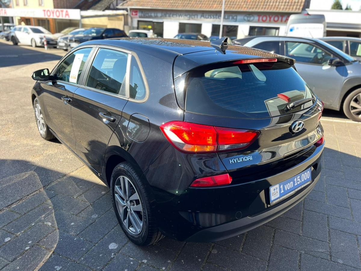Hyundai i30 1.4 T-GDI - Navi - Sitz + Lenkradhzg - R.Kam - PDC