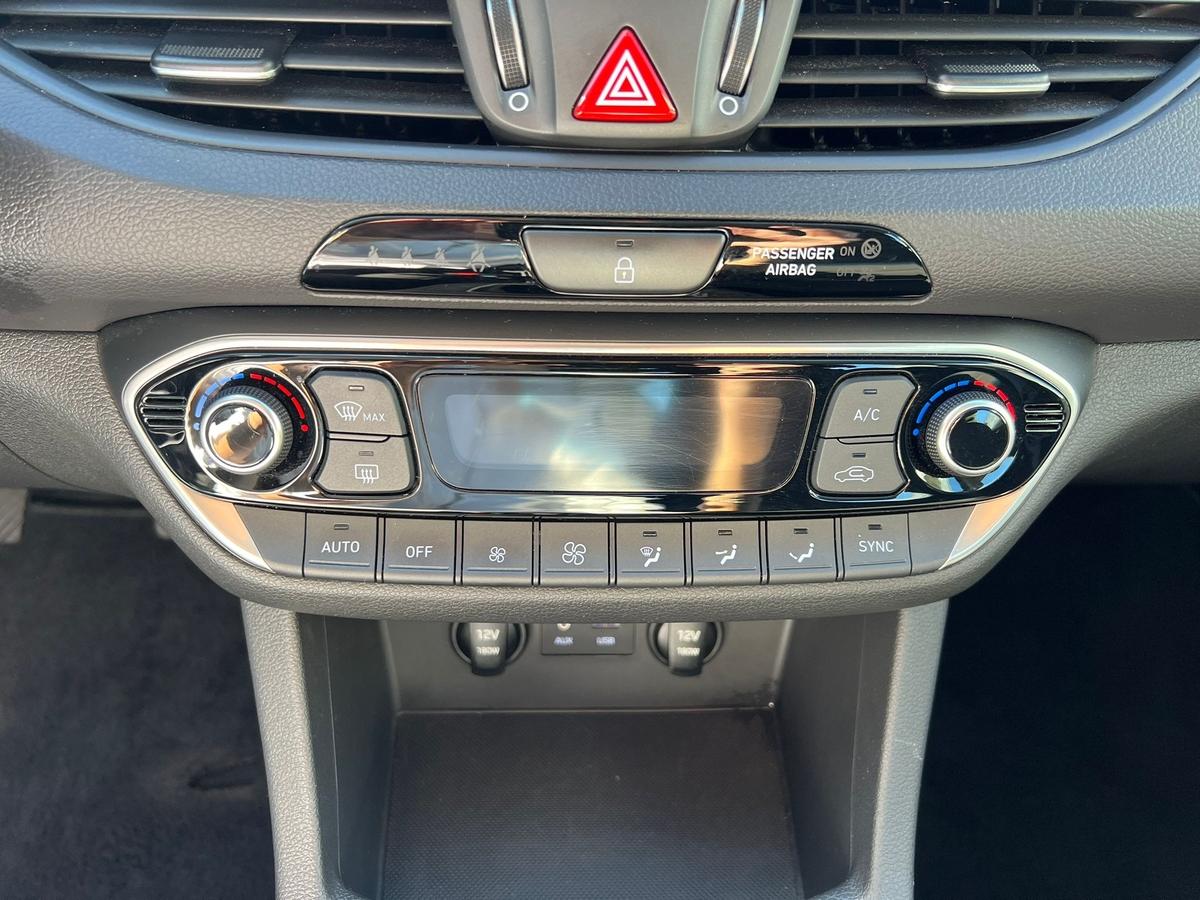 Hyundai i30 1.4 T-GDI - Navi - Sitz + Lenkradhzg - R.Kam - PDC