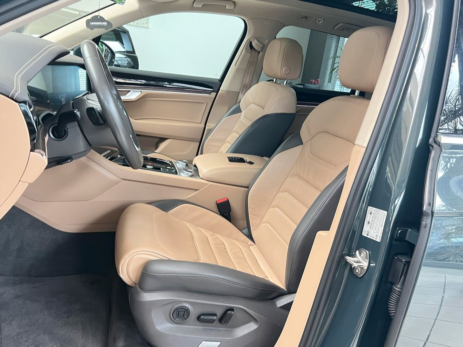 Volkswagen Touareg 3.0 Atmosphere*4x4 Lenk+Luftfd+AHK*