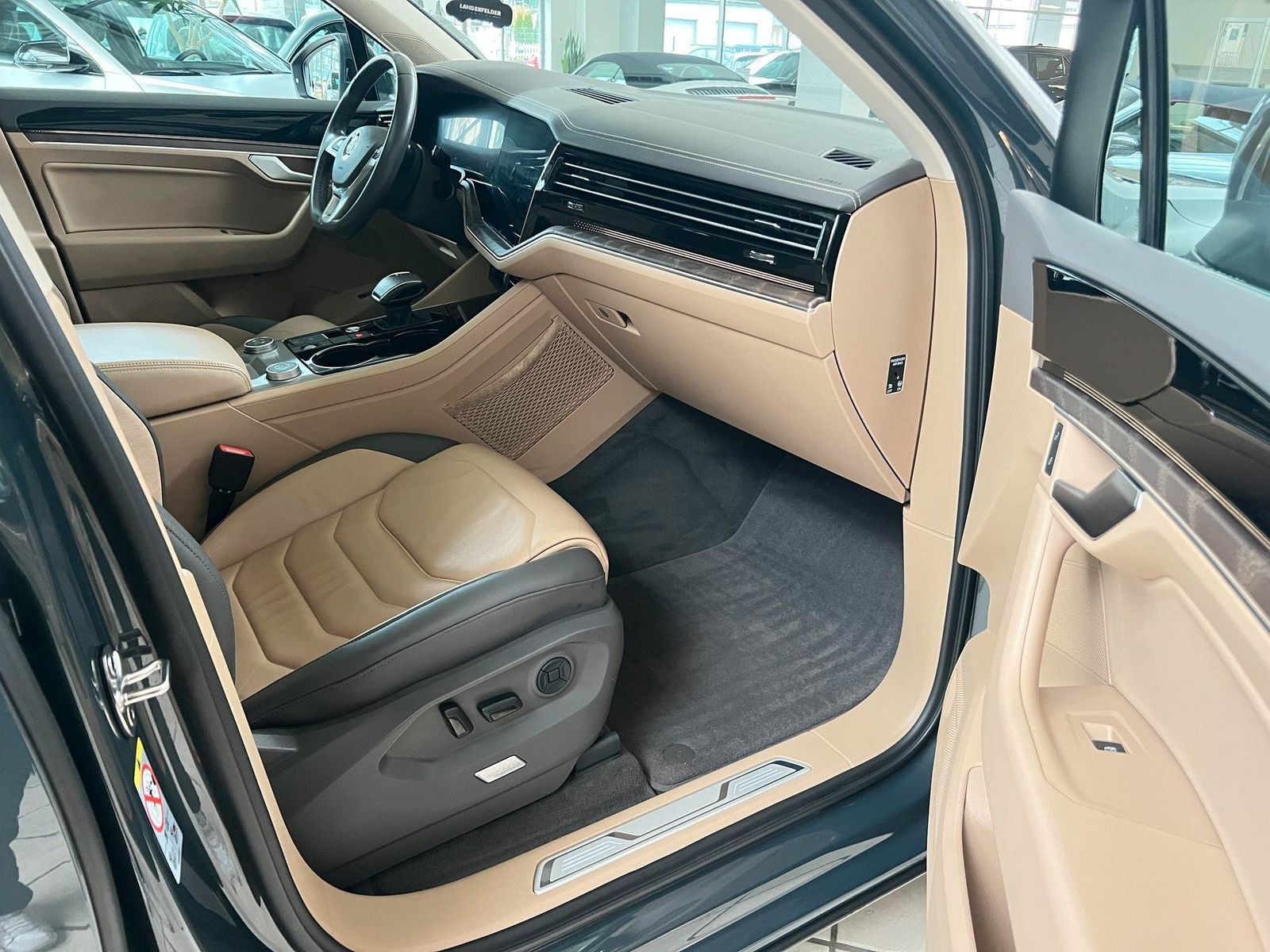 Volkswagen Touareg 3.0 Atmosphere*4x4 Lenk+Luftfd+AHK*