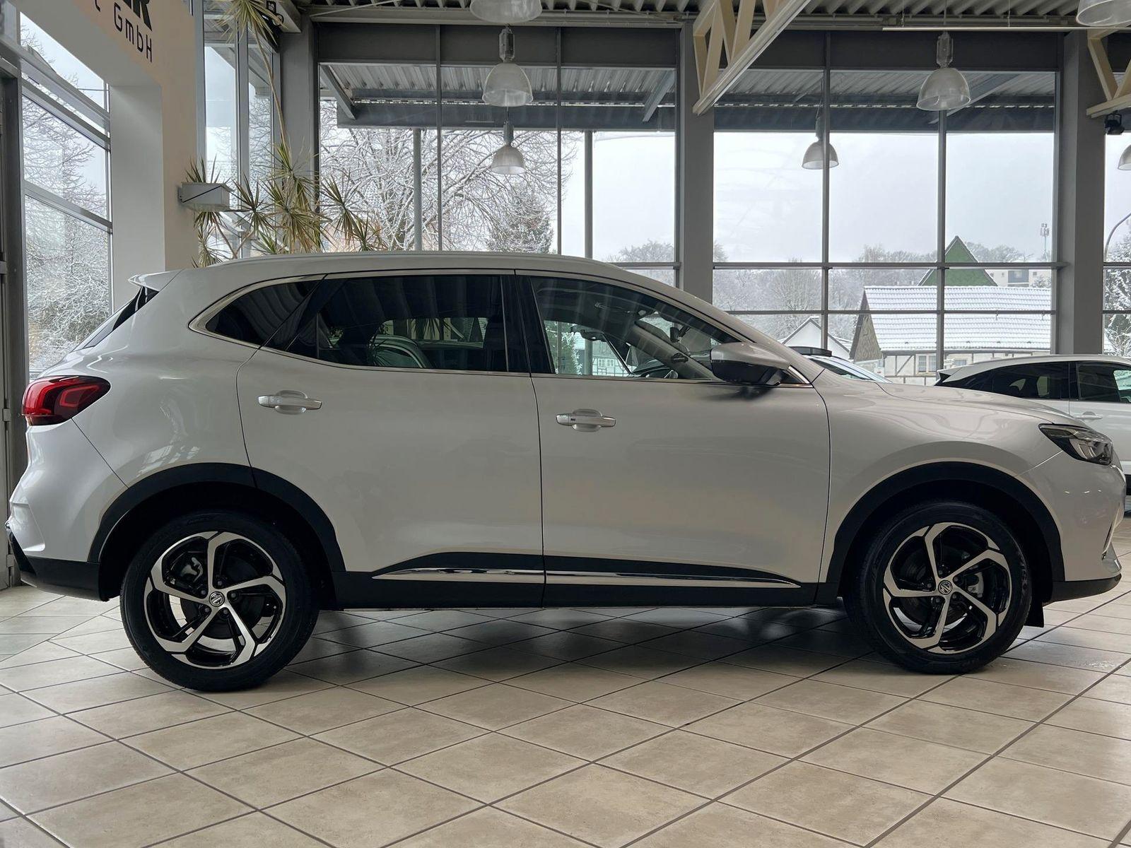 MG HS Luxury*ACC*360°*PANO*SHZ*NAV*CARPLAY*AMBIENT