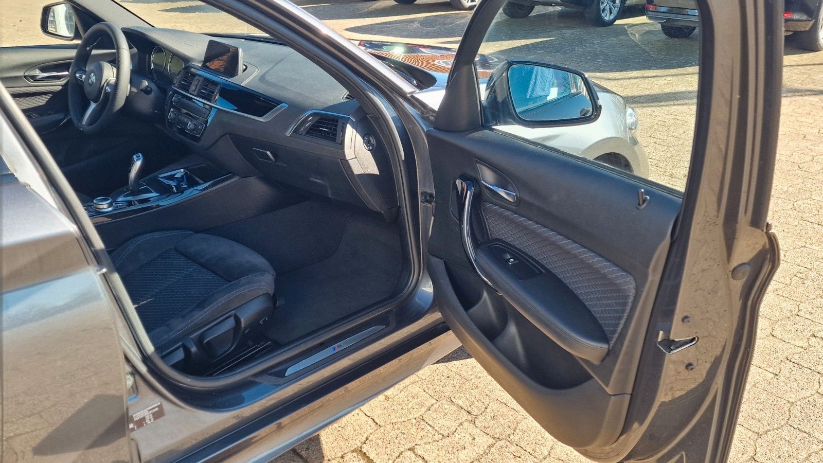 BMW 118 i M Sport Paket S/W Räder Shadow Line