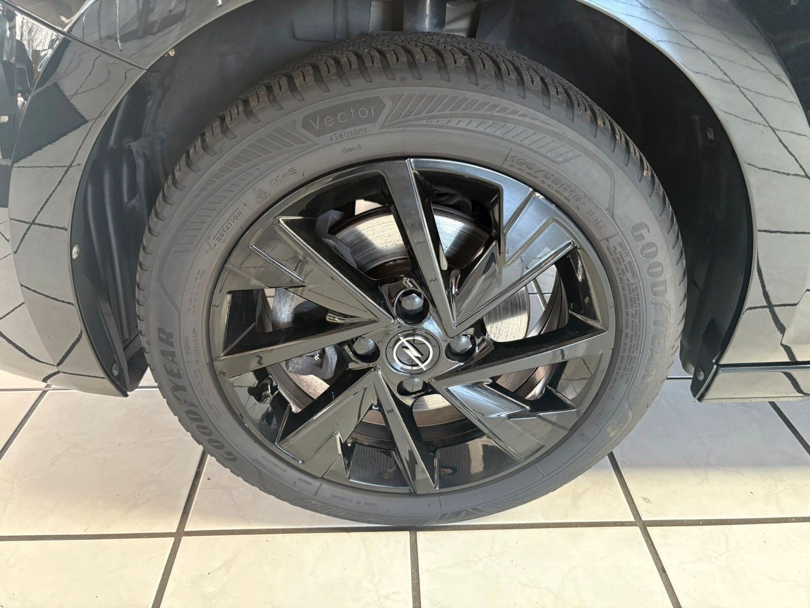 Opel Corsa F GS 1.2 74KW (100 PS) Matrix-LED Scheinw.