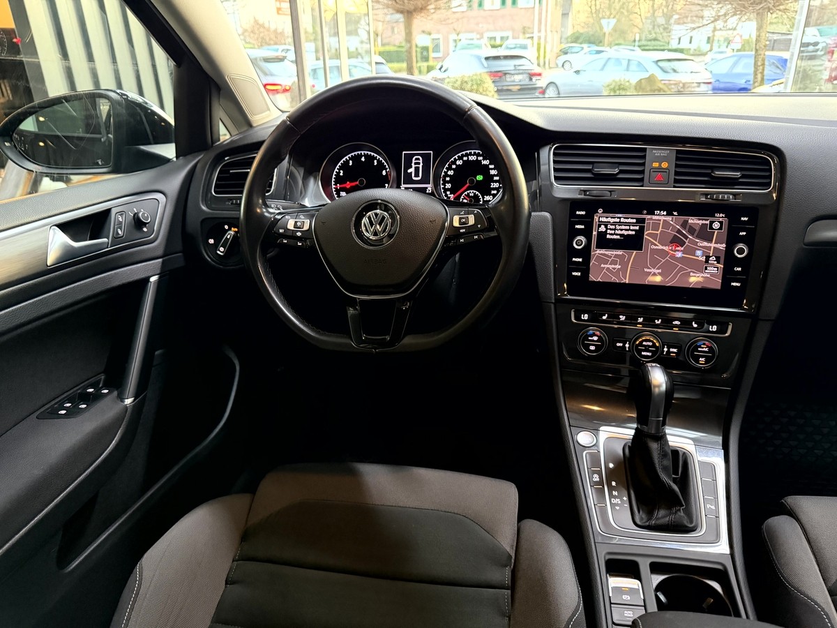 Volkswagen Golf VII 1.5 TSI BMT Comfortline LED Massage ACC 