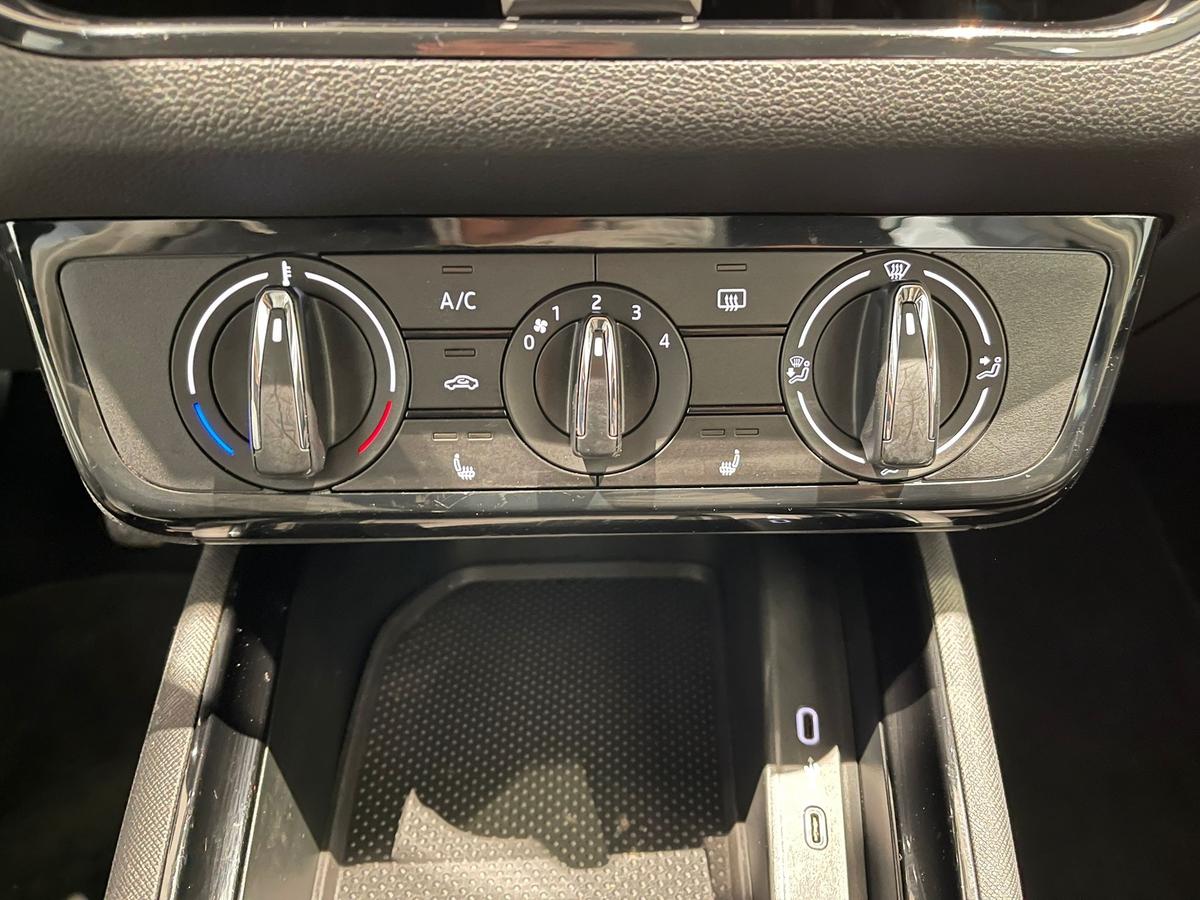 Skoda Kamiq 1,0 TSI Selection 5J Garantie AHK