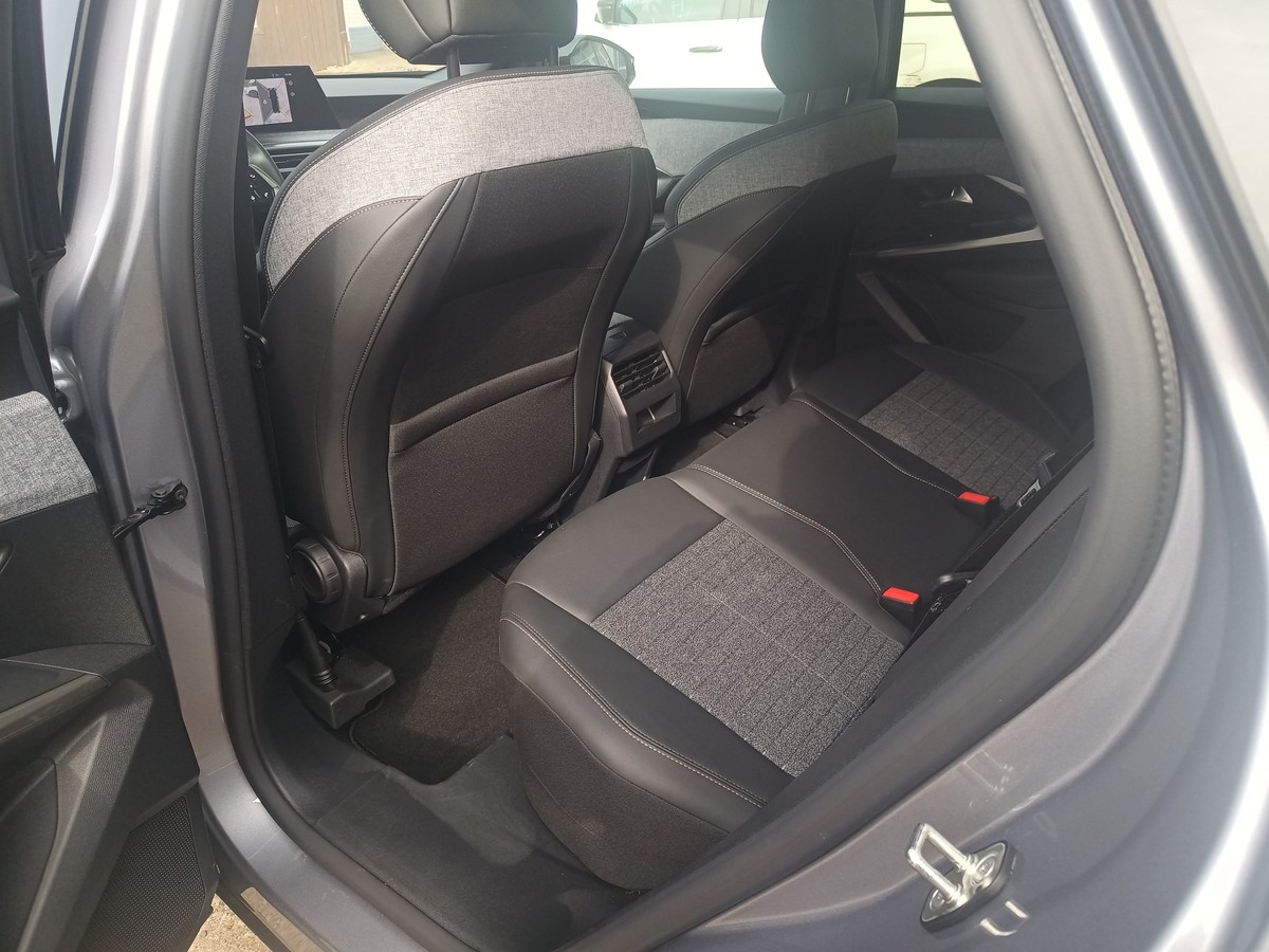 Peugeot 3008 1.2 Hybrid 136 Allure