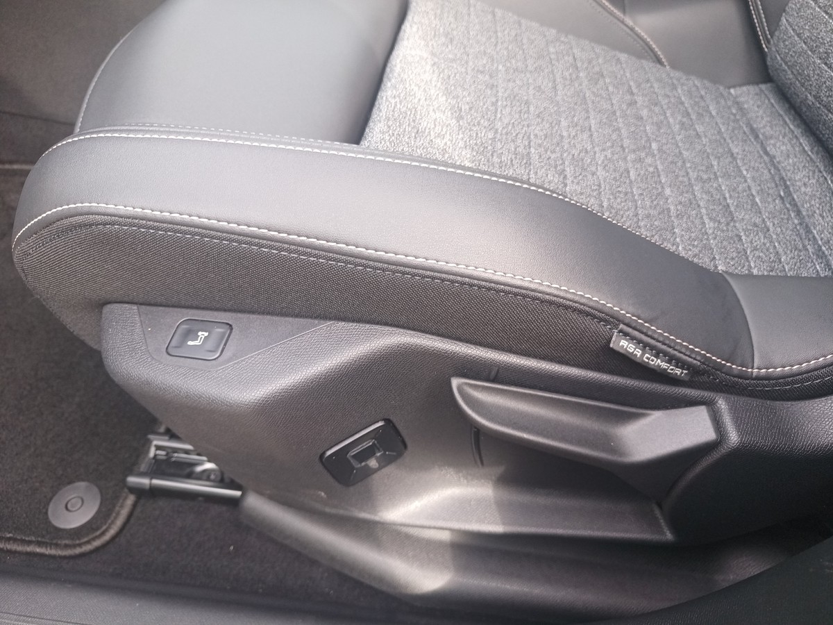 Peugeot 3008 1.2 Hybrid 136 Allure