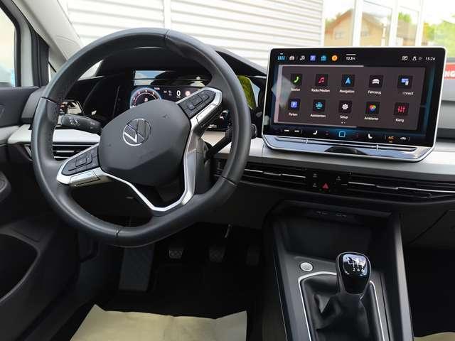 Volkswagen Golf 8 1.5 TSI Life AHK LED ACC PDC NAVI