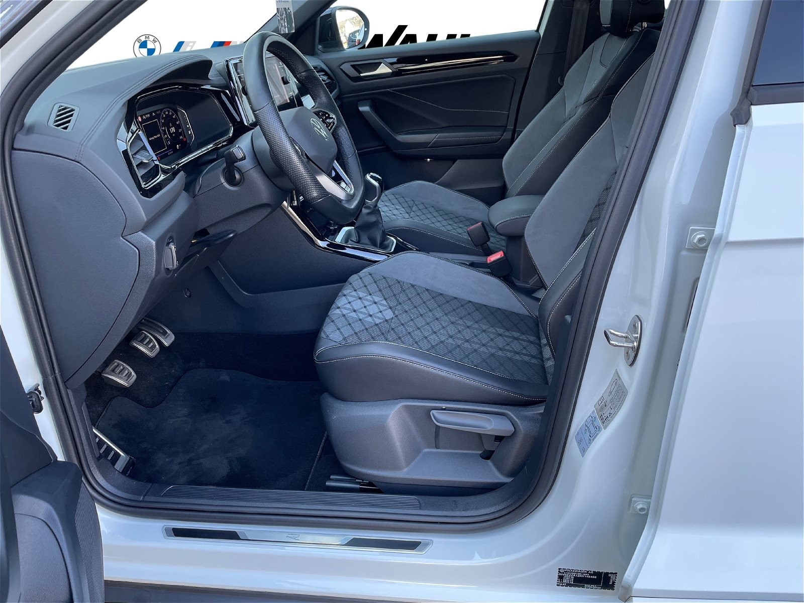 Volkswagen T-Roc R-LINE DAB LED PANO NAVI ALU 19