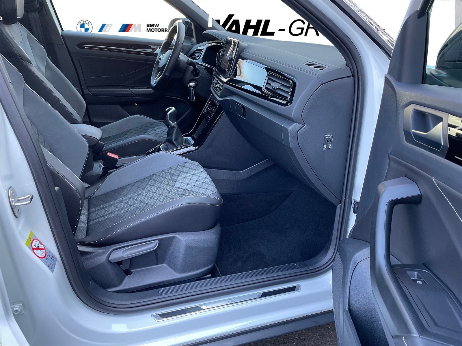 Volkswagen T-Roc R-LINE DAB LED PANO NAVI ALU 19