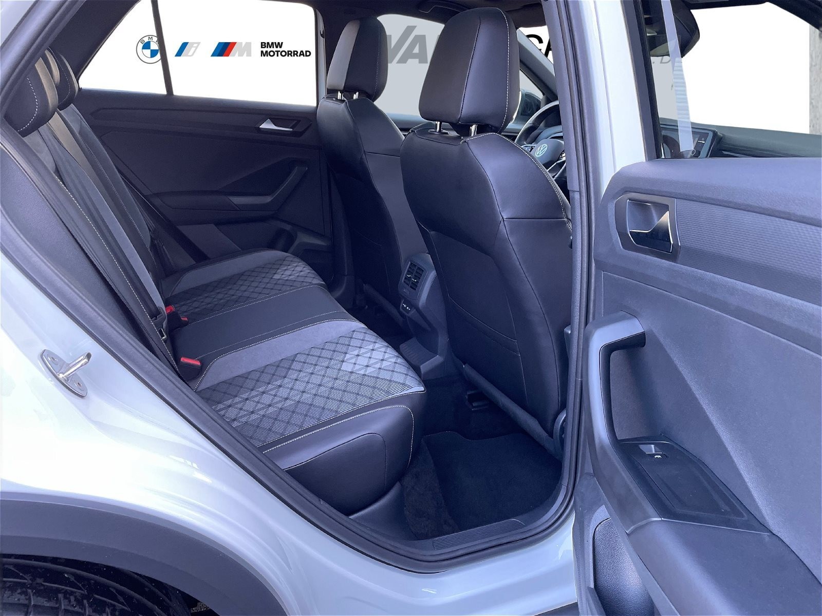 Volkswagen T-Roc R-LINE DAB LED PANO NAVI ALU 19