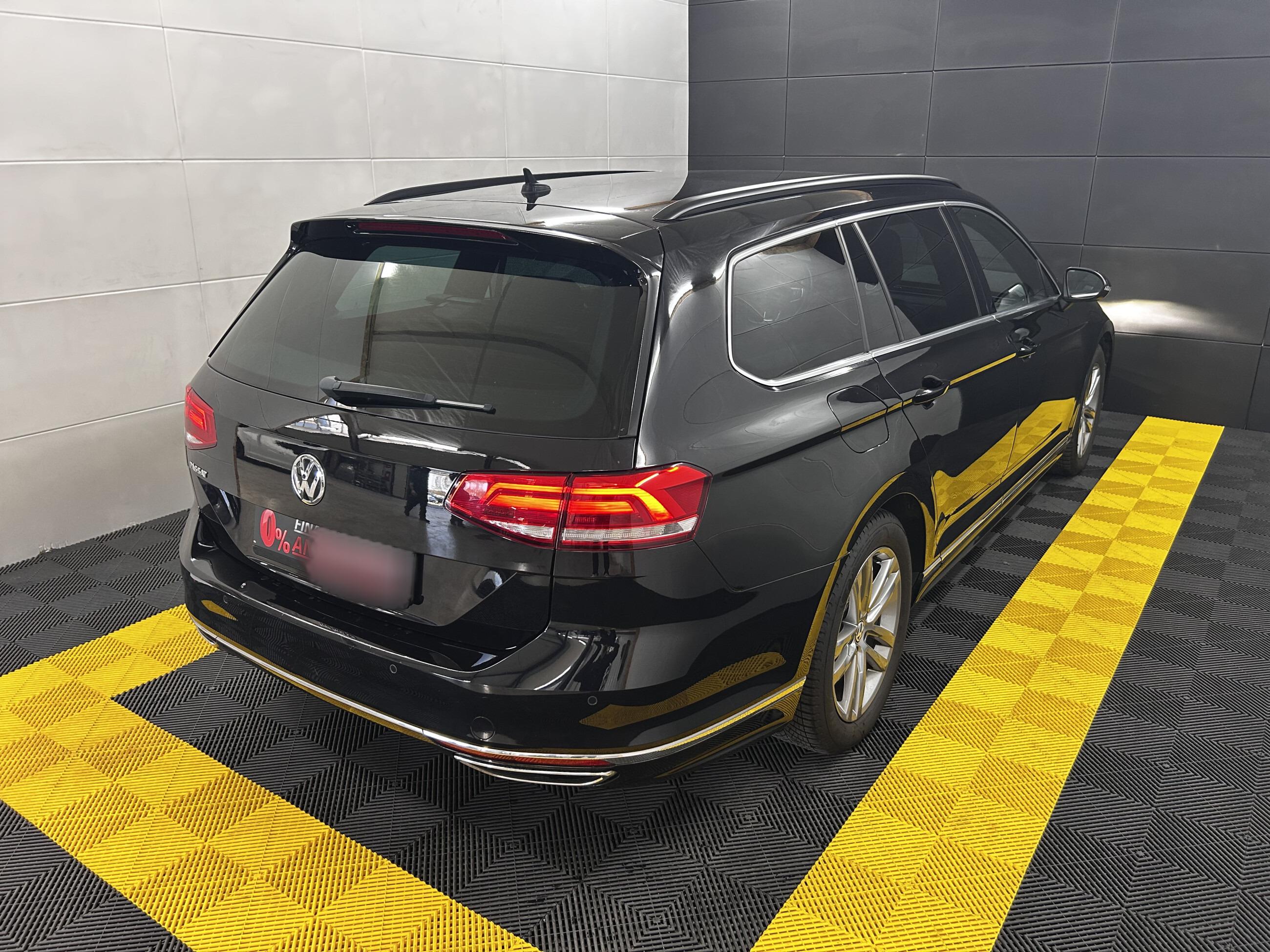 Volkswagen Passat R-Line+Massage+Keyless+Leder+LED+Kamera