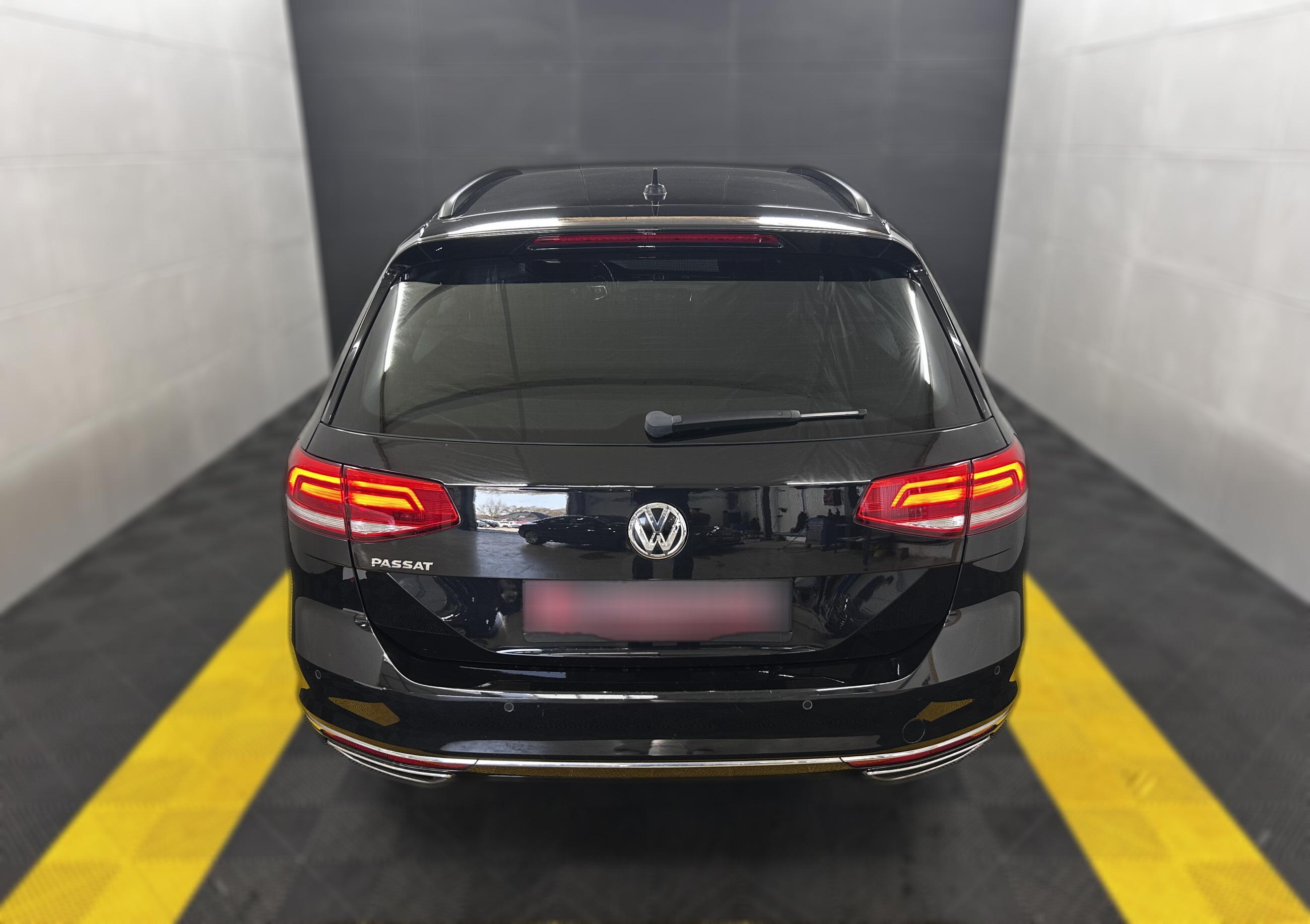 Volkswagen Passat R-Line+Massage+Keyless+Leder+LED+Kamera