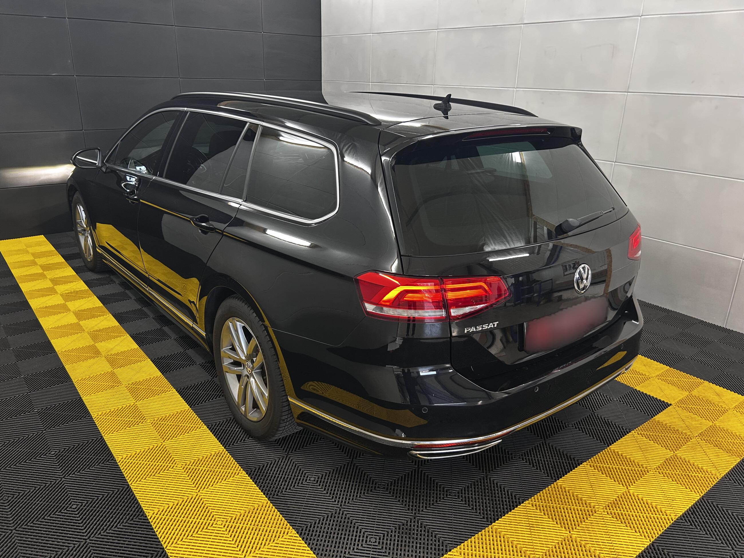 Volkswagen Passat R-Line+Massage+Keyless+Leder+LED+Kamera