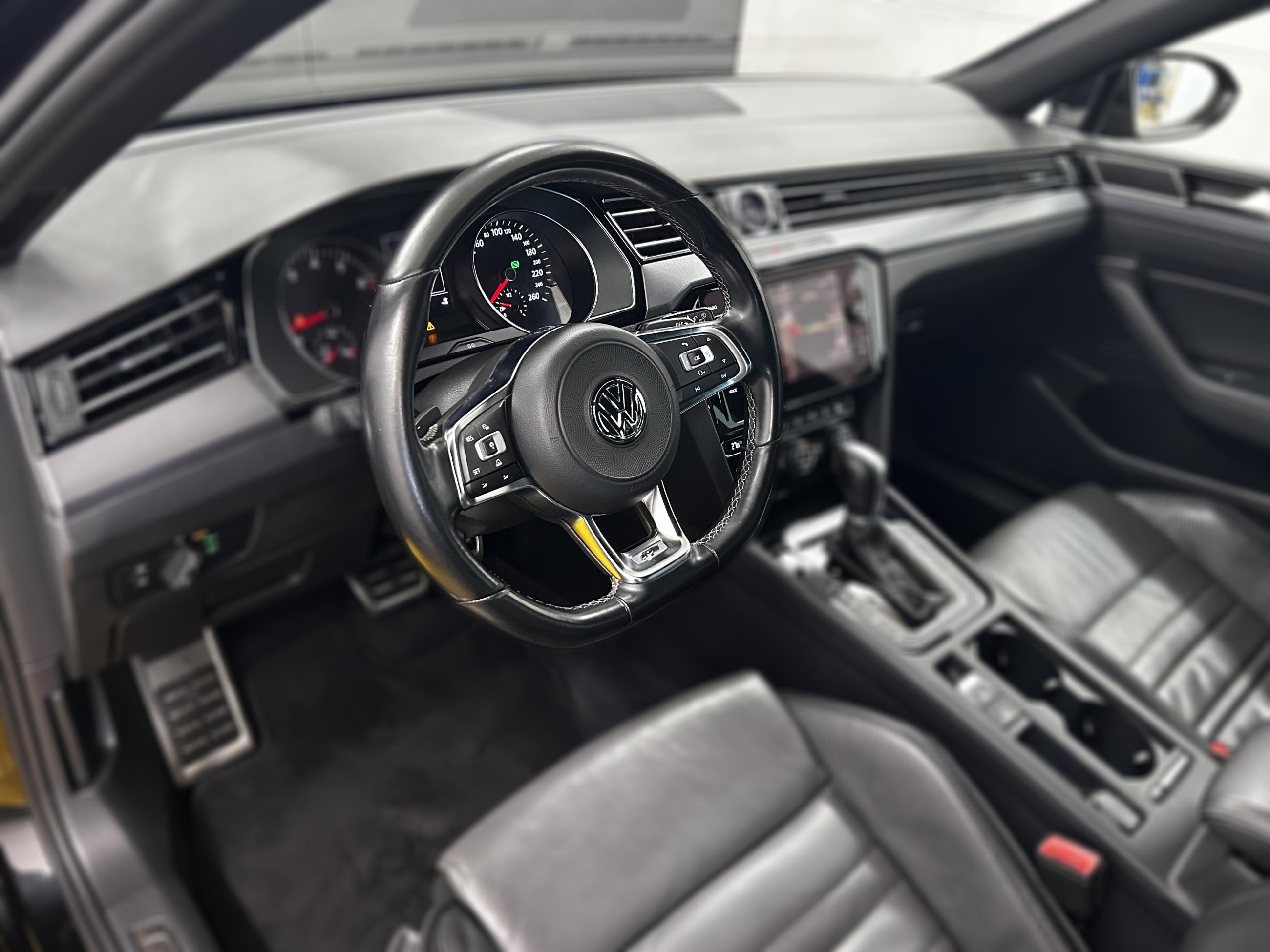 Volkswagen Passat R-Line+Massage+Keyless+Leder+LED+Kamera