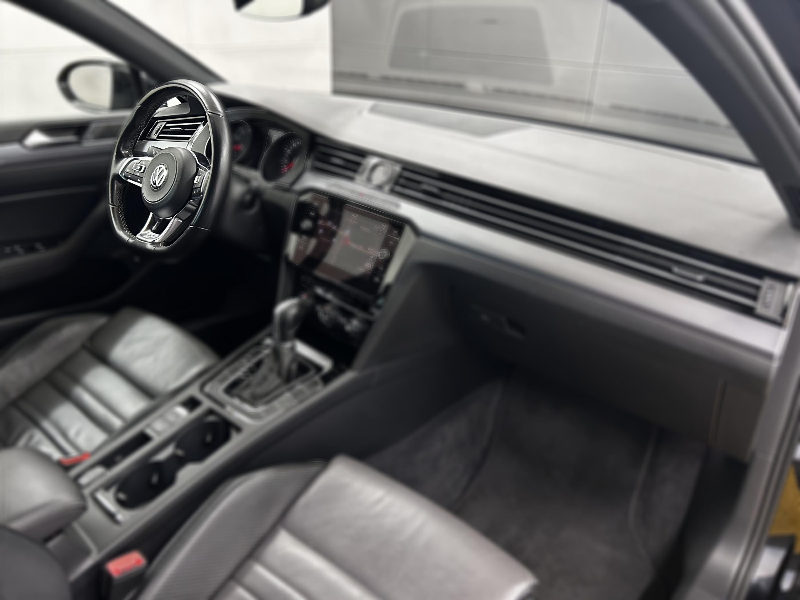 Volkswagen Passat R-Line+Massage+Keyless+Leder+LED+Kamera