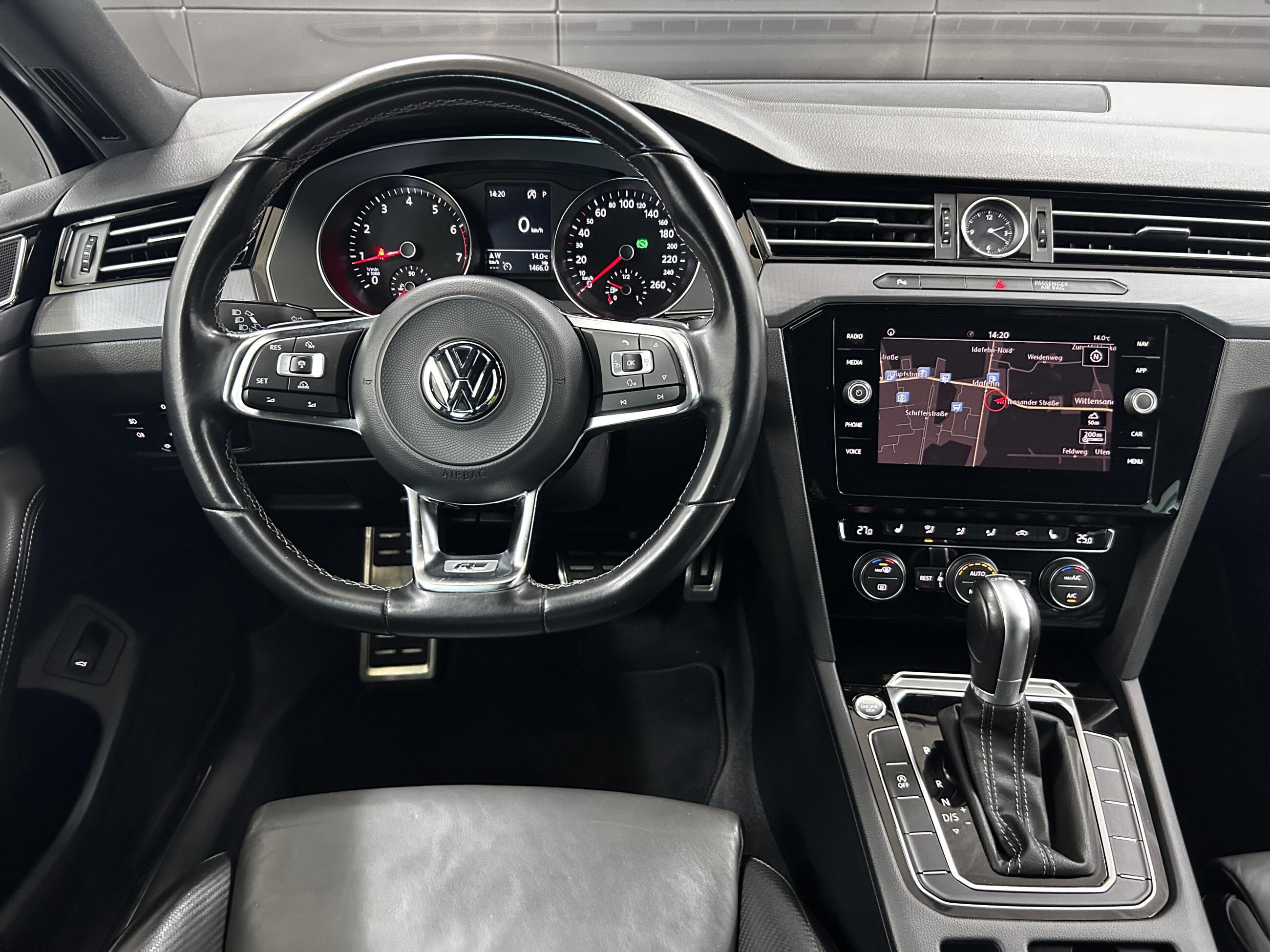 Volkswagen Passat R-Line+Massage+Keyless+Leder+LED+Kamera