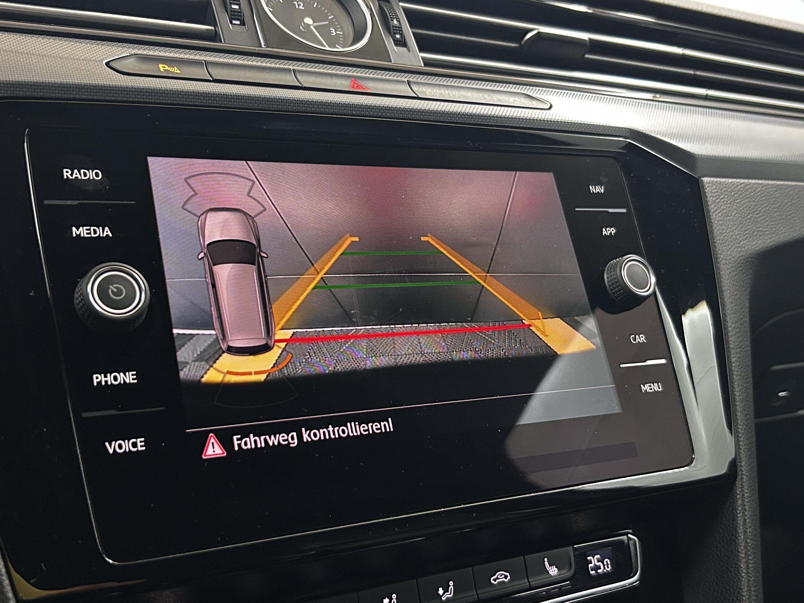 Volkswagen Passat R-Line+Massage+Keyless+Leder+LED+Kamera