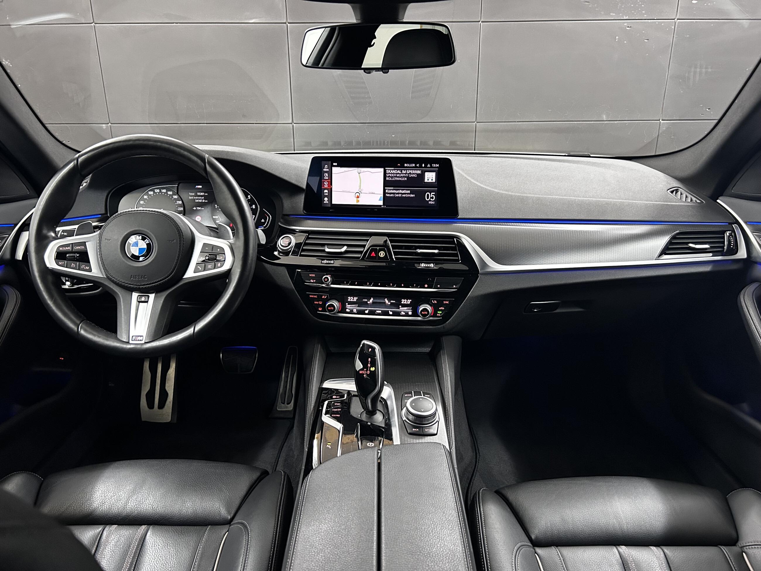BMW 520 i M Sport+Pano+Laser+Ambiente+Memory+Kam+HUD