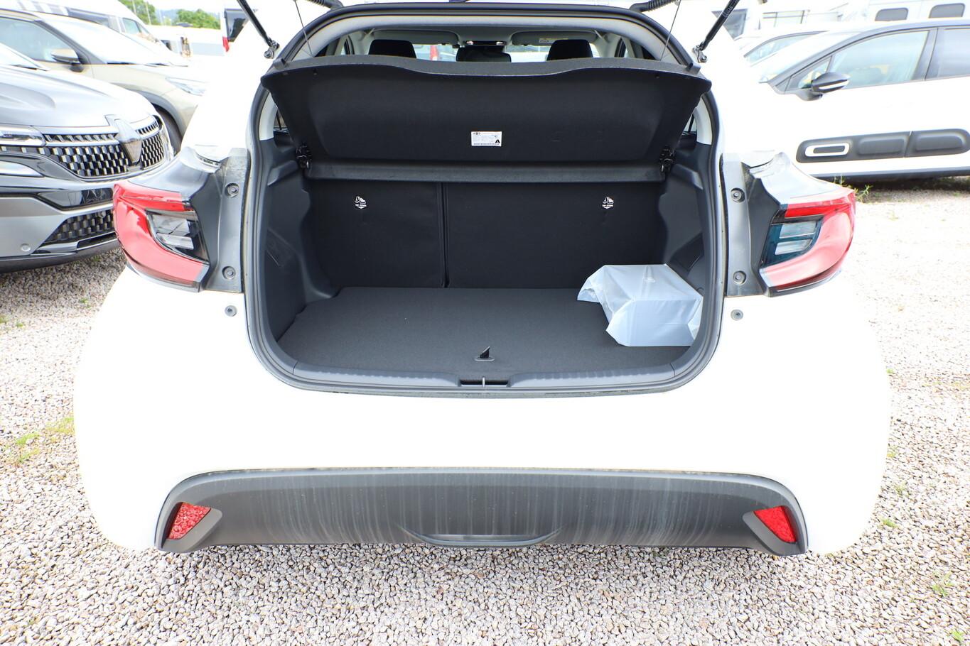 Toyota Yaris LED DigiC Privacy ACC Kam 16