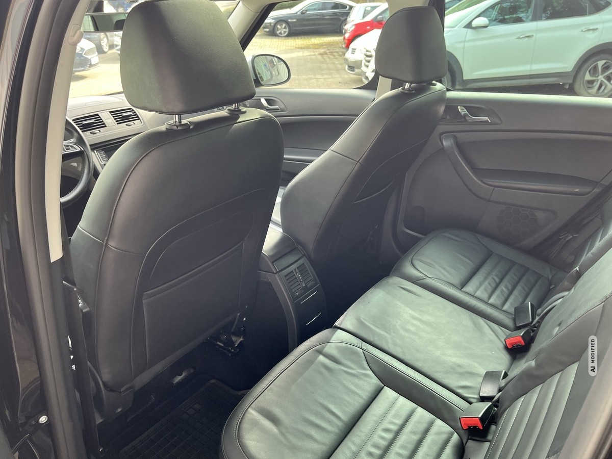 Skoda Yeti 2.0 TDI STYLE*4x4*Outdoor*AHK*PANORAMAD*XENON*PDC v+h