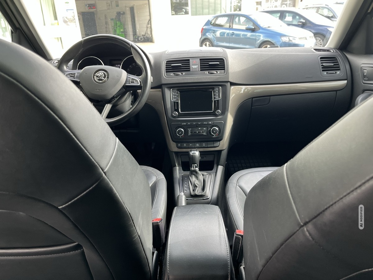 Skoda Yeti 2.0 TDI STYLE*4x4*Outdoor*AHK*PANORAMAD*XENON*PDC v+h