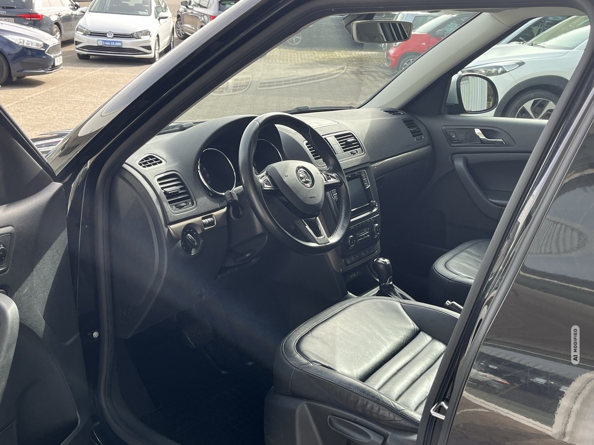 Skoda Yeti 2.0 TDI STYLE*4x4*Outdoor*AHK*PANORAMAD*XENON*PDC v+h