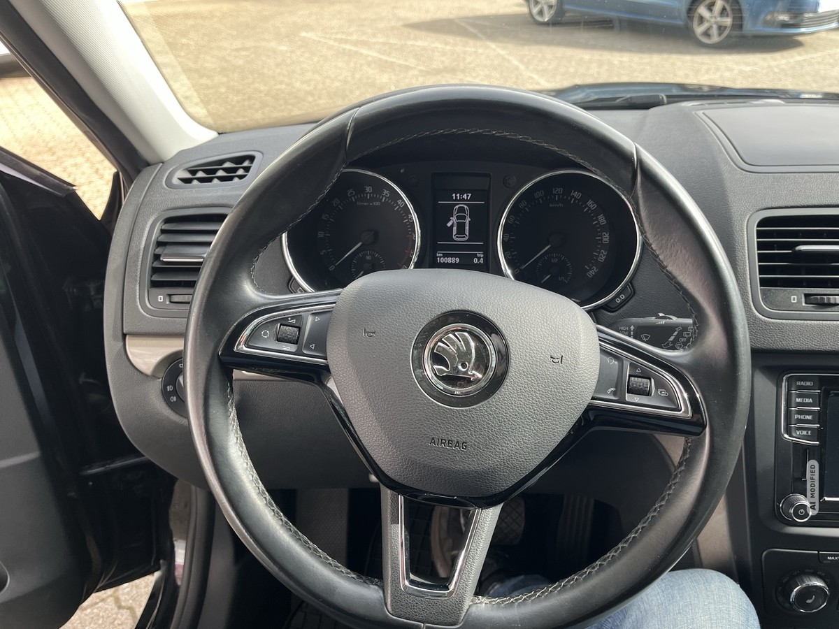 Skoda Yeti 2.0 TDI STYLE*4x4*Outdoor*AHK*PANORAMAD*XENON*PDC v+h
