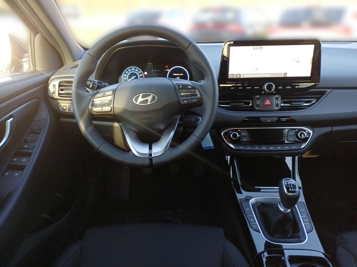 Hyundai i30 Kombi 1.5 T-GDI 48V 6-M/T Advantage Pano Kamera LED Navi