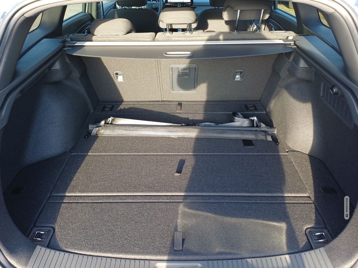 Hyundai i30 Kombi 1.5 T-GDI 48V 6-M/T Advantage Pano Kamera LED Navi