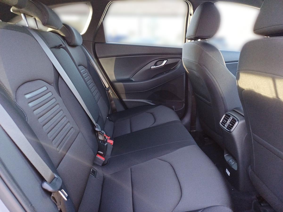 Hyundai i30 Kombi 1.5 T-GDI 48V 6-M/T Advantage Pano Kamera LED Navi