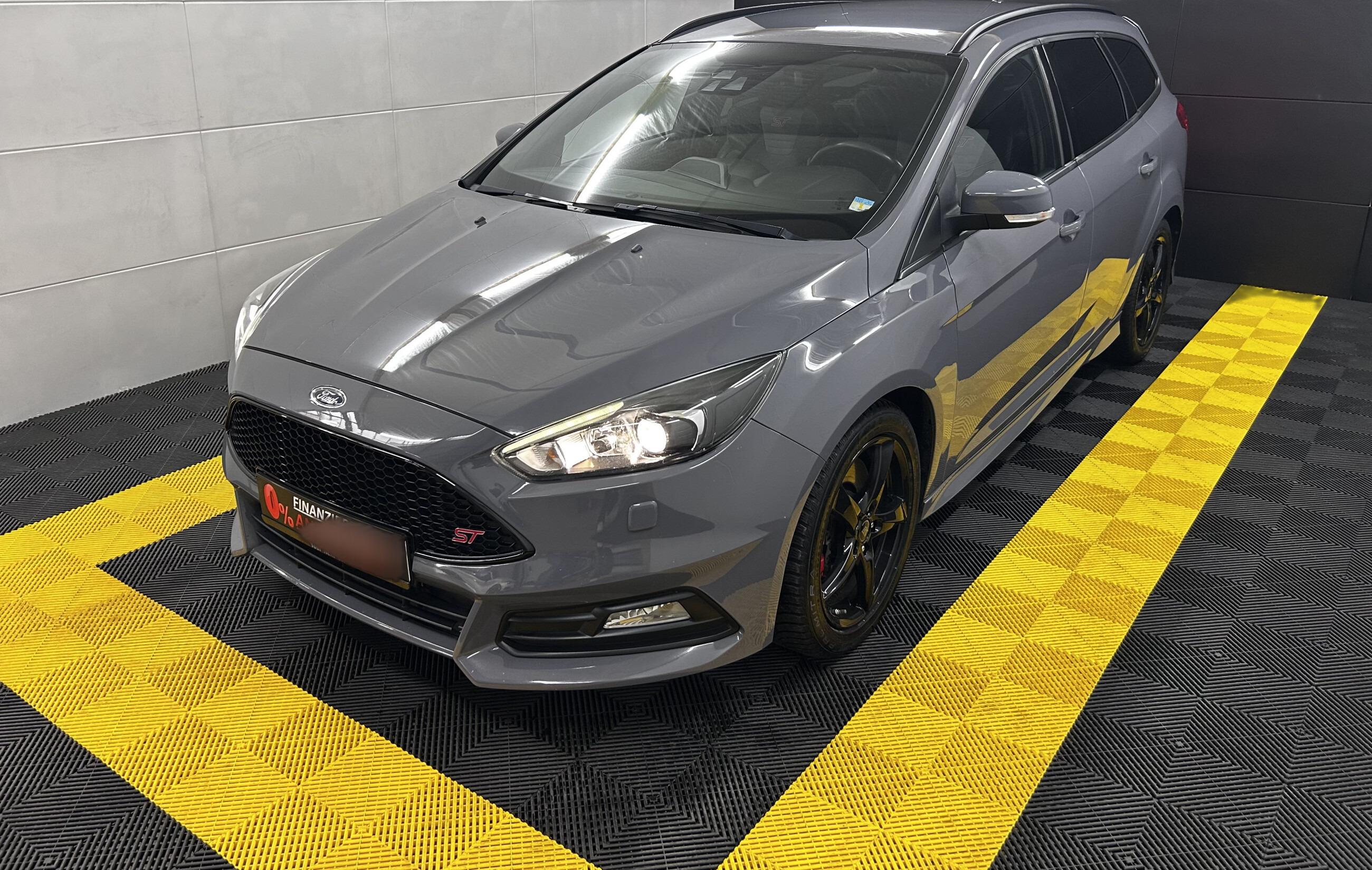 Ford Focus ST+Ambiente+Keyless+Carplay+Bi-Xenon+touch