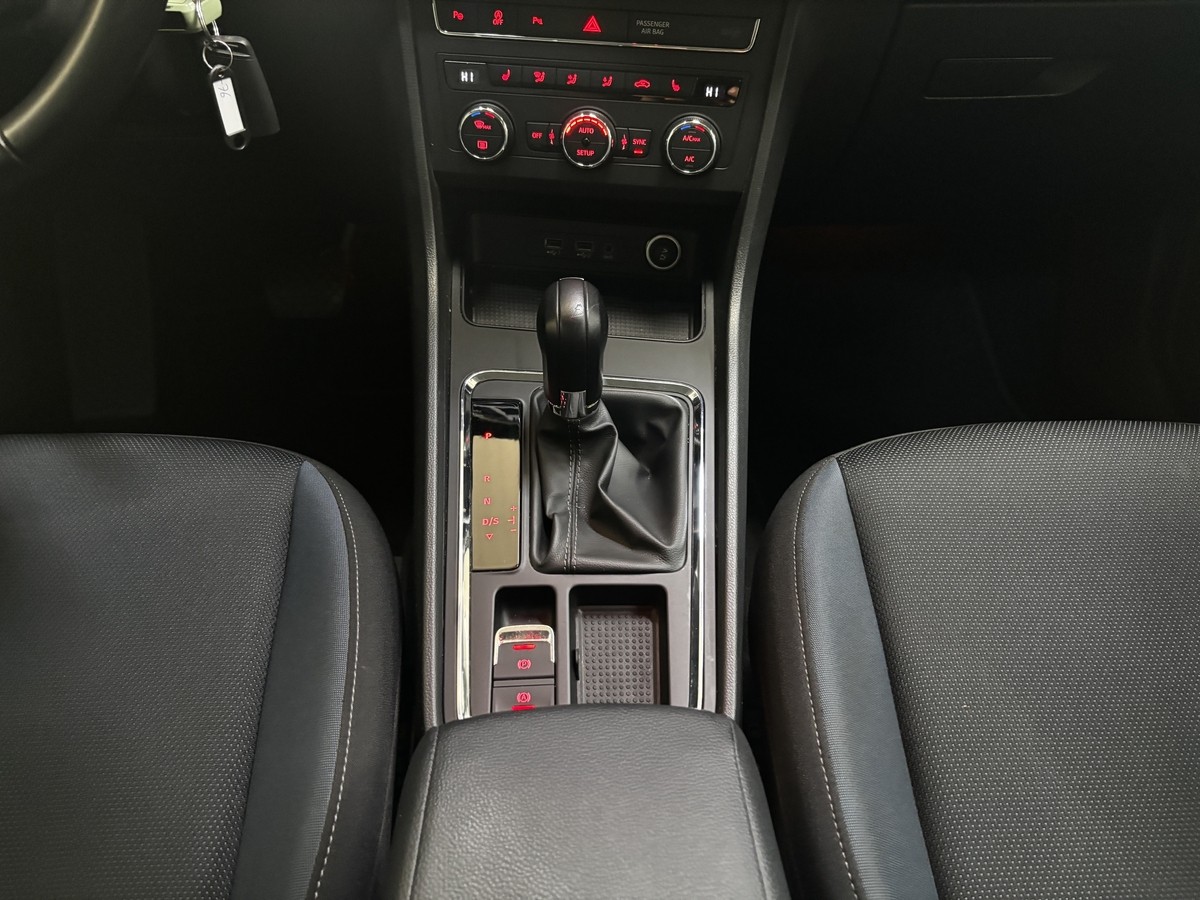 Seat Ateca 1.5 TSI ACT Style DSG CarPlay Temp SHZ PDC