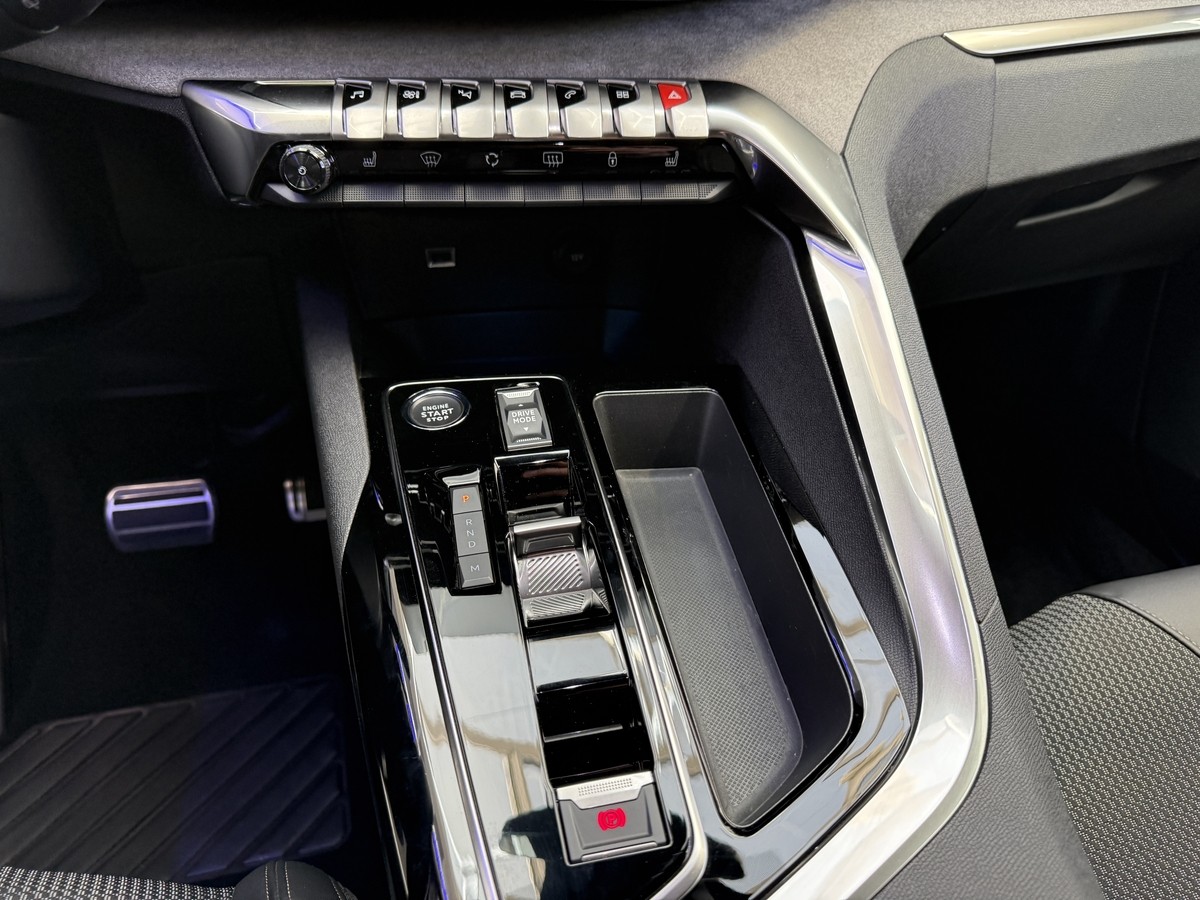 Peugeot 3008 1.2 Hybrid 136 GT (EURO 6d) 