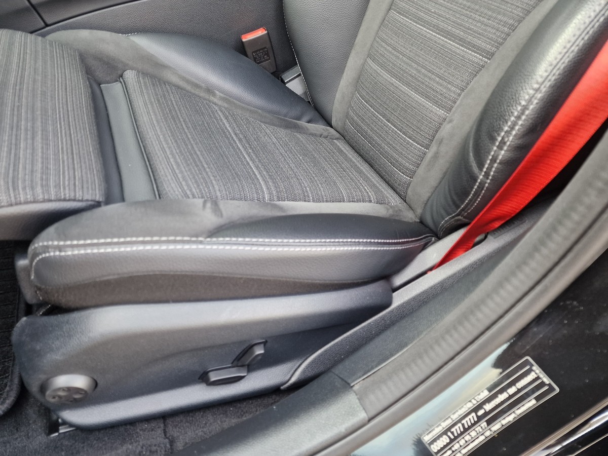 Mercedes-Benz C 300  Navi*Sportsitze*LED*ACC*Sitzheizung