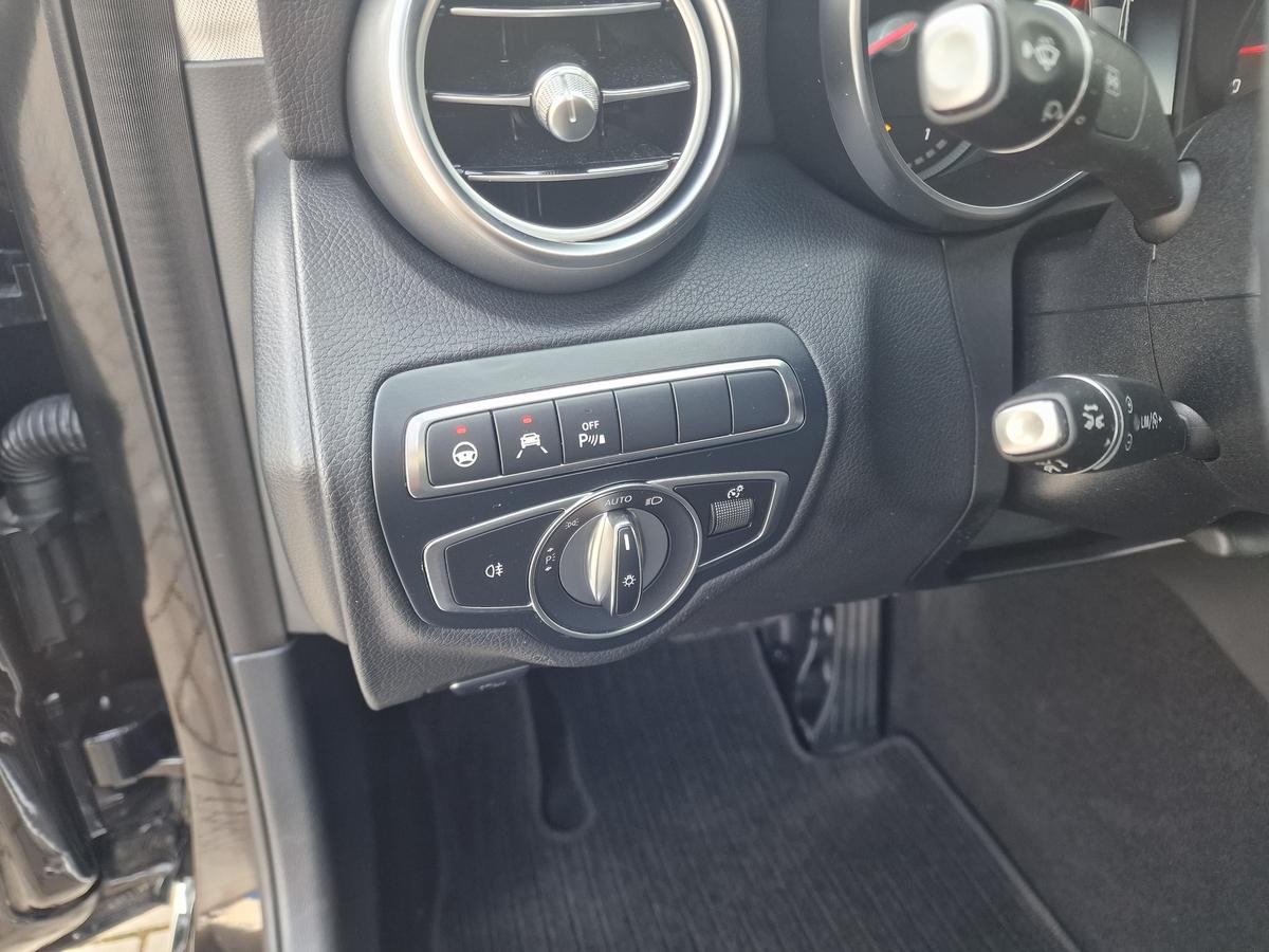 Mercedes-Benz C 300  Excl.*Navi*Sportsitze*LED*ACC*3,99%