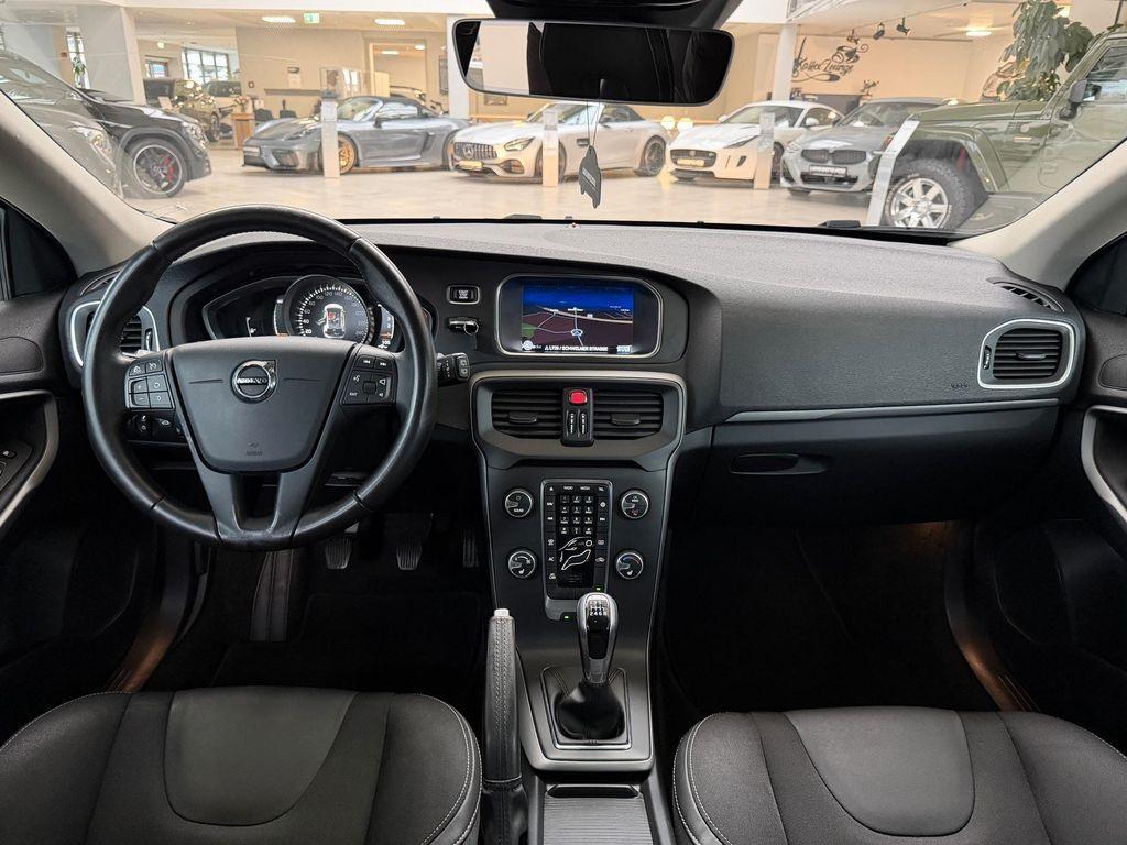 Volvo V40 D3 Kinetic*SHZ*AHK*NAVi*TPM*MFL*LMF*