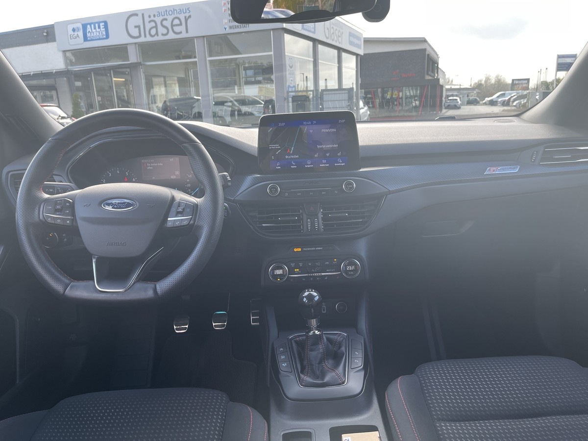 Ford Focus Kombi ST-Line Navi Lenkradhzg.LED AHK