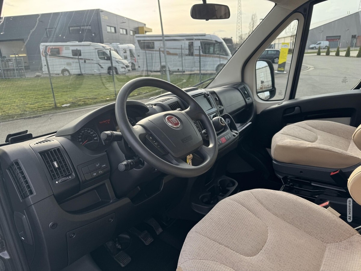 HYMER / ERIBA / HYMERCAR Exis-t 588 Sat TV+Markise+Efoy+Fahrradträger