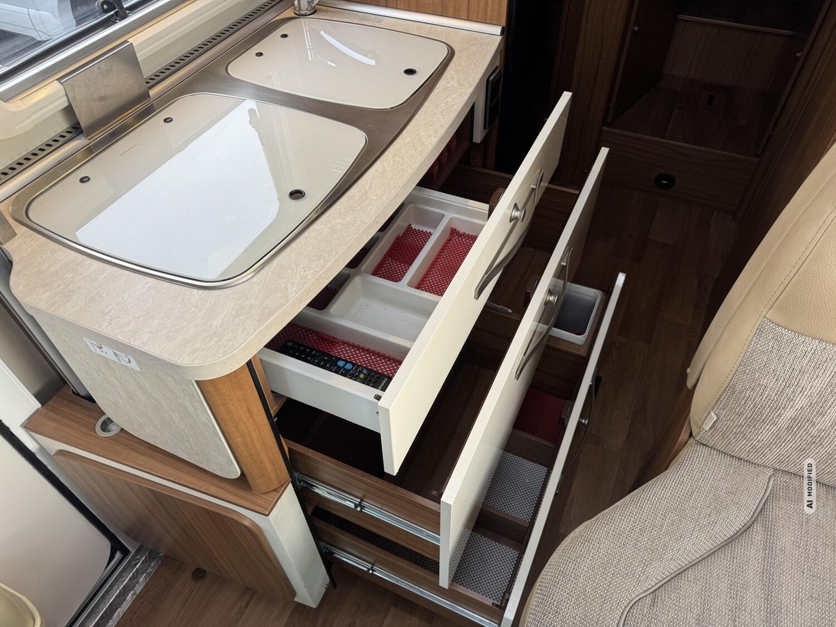 HYMER / ERIBA / HYMERCAR Exis-t 588 Sat TV+Markise+Efoy+Fahrradträger