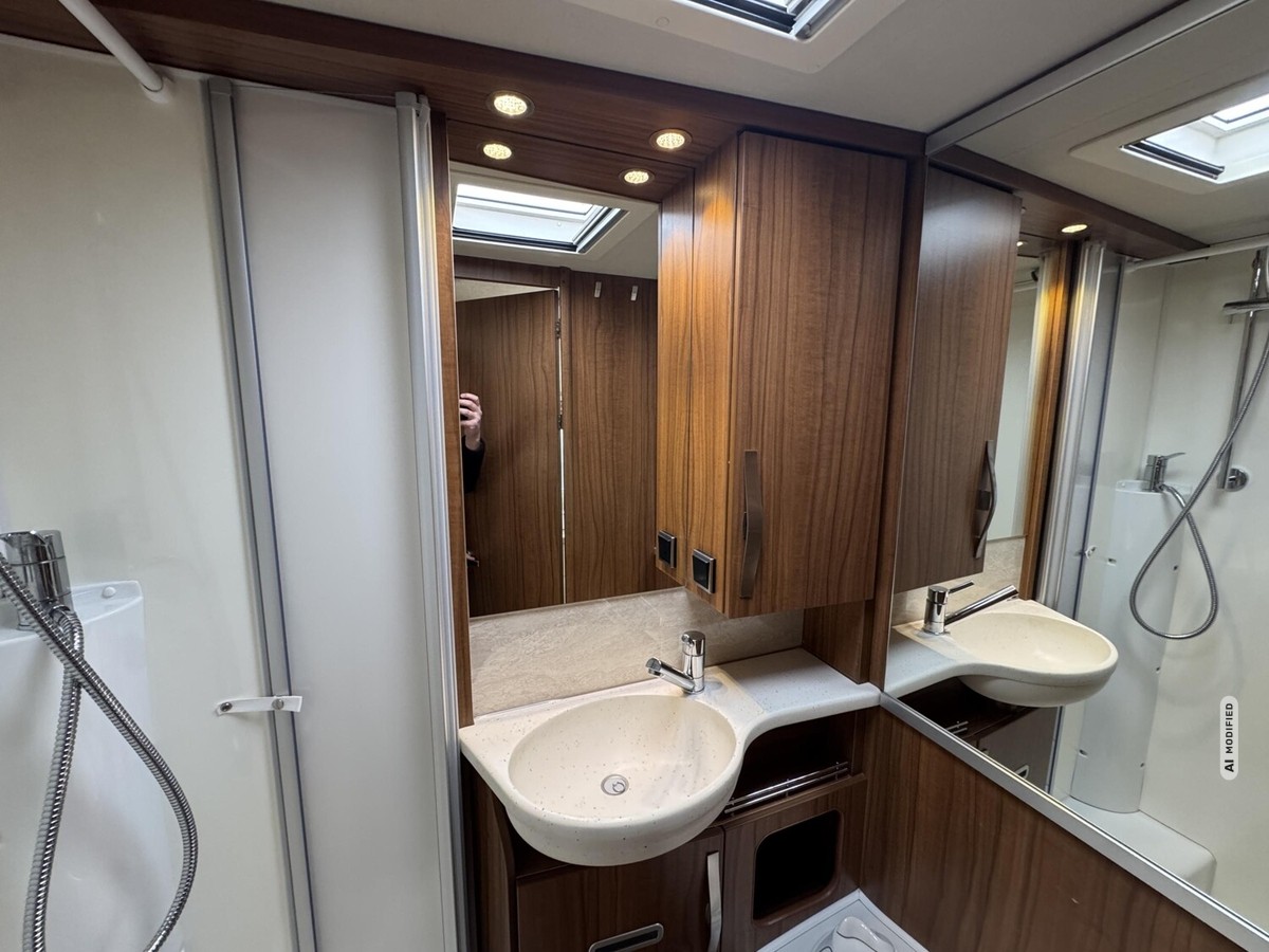 HYMER / ERIBA / HYMERCAR Exis-t 588 Sat TV+Markise+Efoy+Fahrradträger