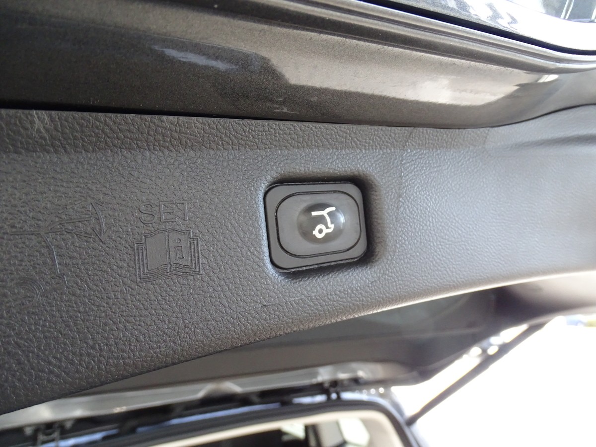Ford S-Max 2.5 Duratec (FHEV) Hybrid Titanium 